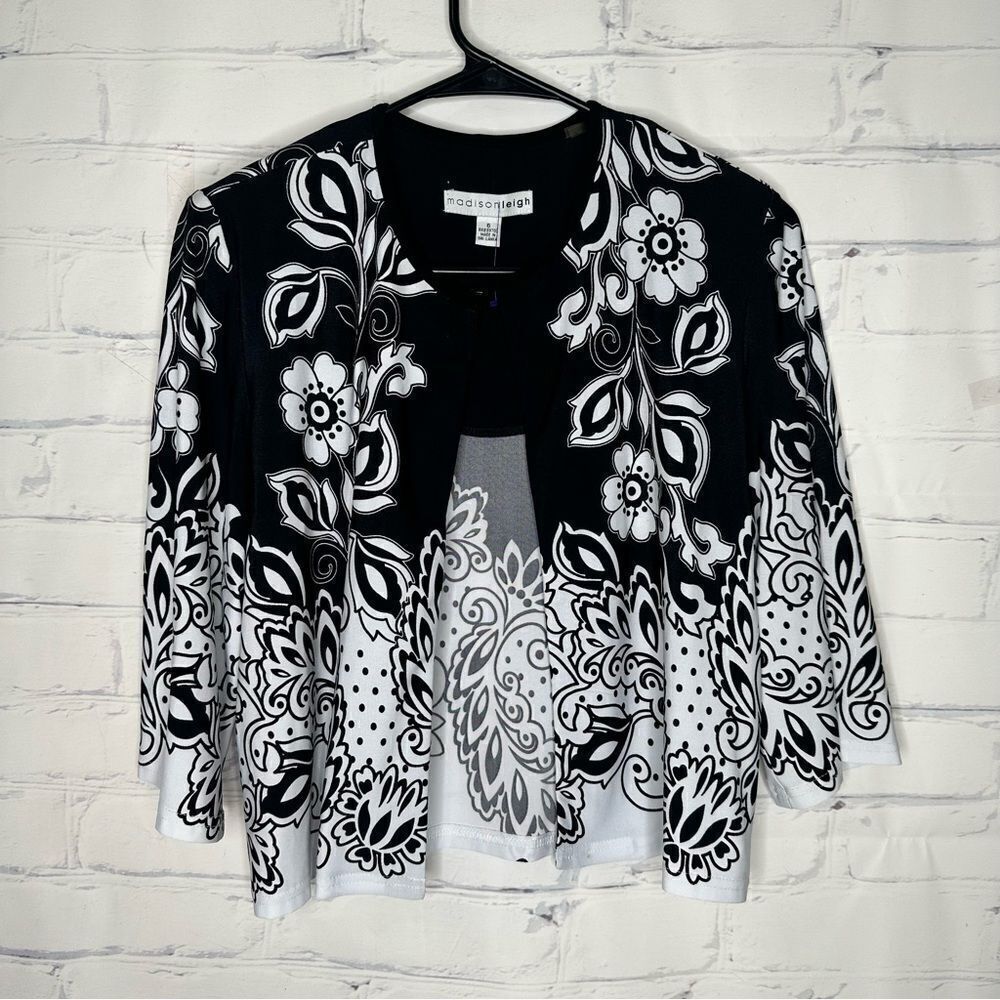 Madison Leigh size 6 black &‎ white top